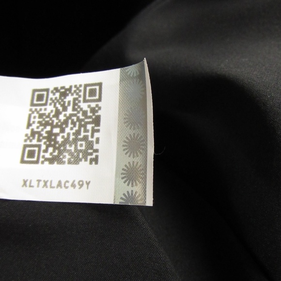 UGG Black Quilt Pattern Hat w/ Pom Pom O/S - Picture 12 of 13